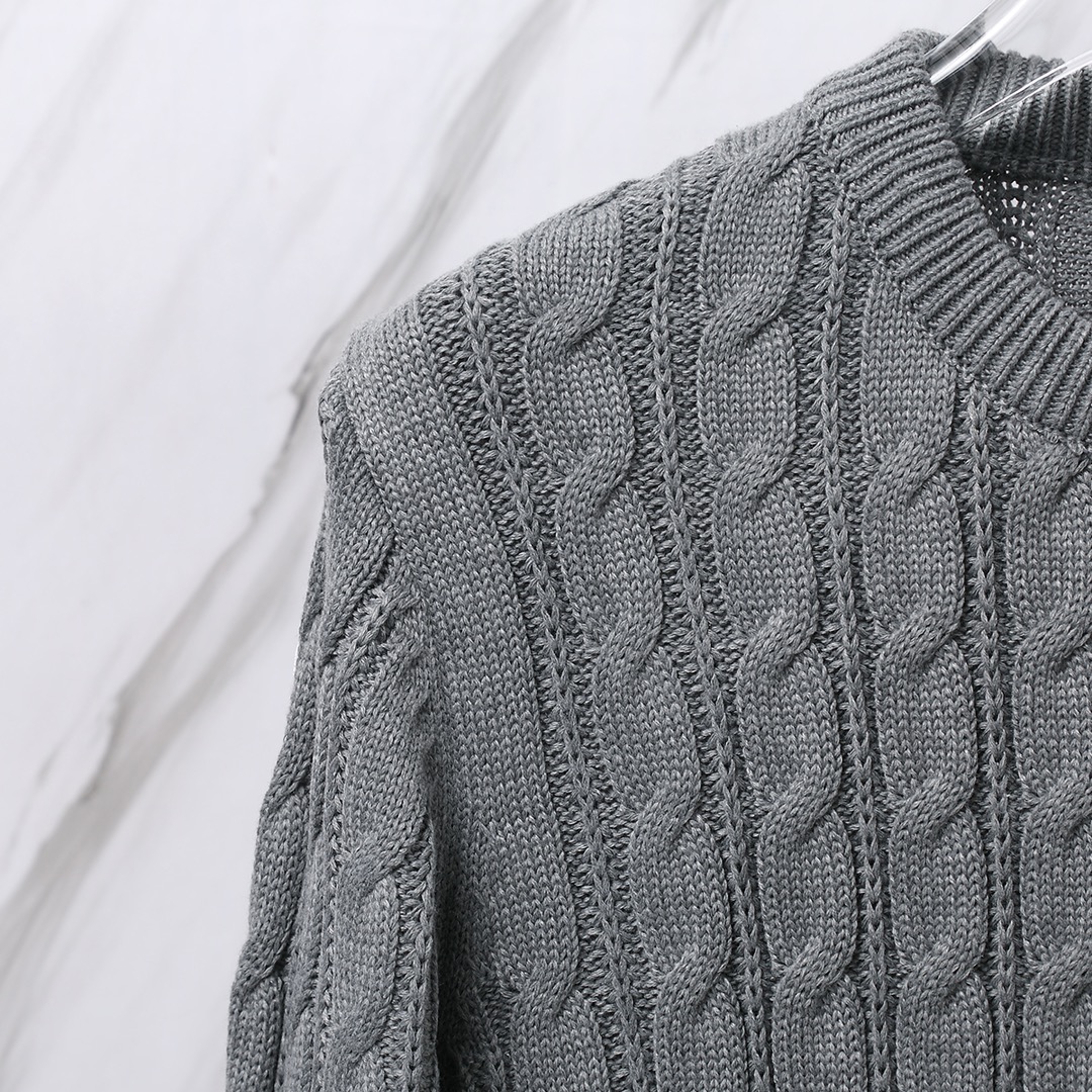 톰브라운(Thom Browne) 클래식 사선 케이블 니트 스웨터 그레이 - 이미지 4