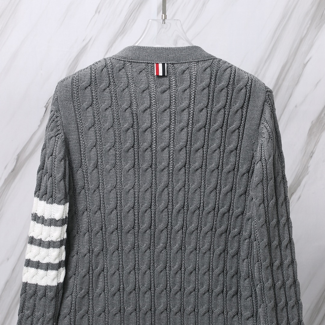 톰브라운(Thom Browne) 클래식 사선 케이블 니트 가디건 그레이 - 이미지 4