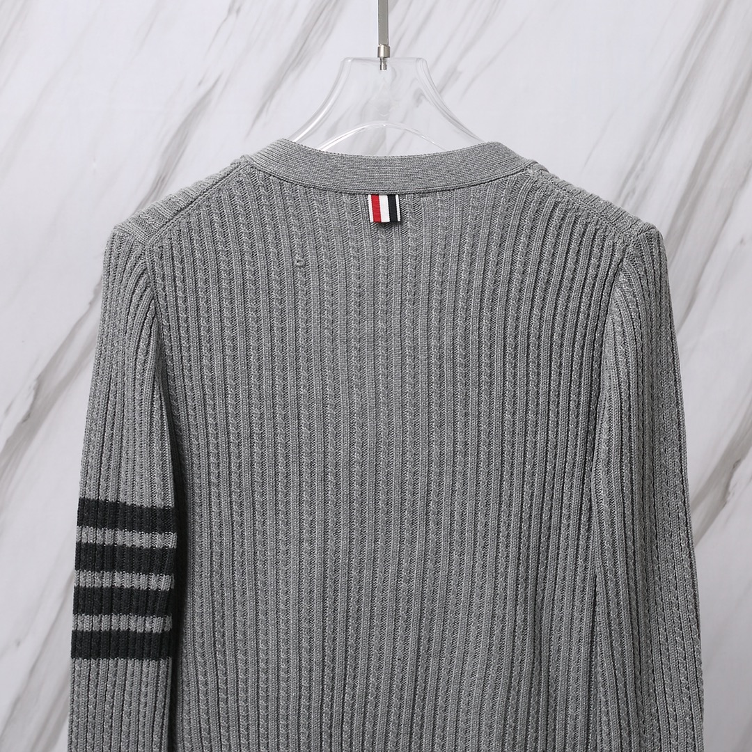 톰브라운(Thom Browne) 클래식 사선 숏 가디건 (여성용) 그레이 - 이미지 4