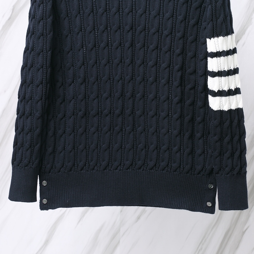 톰브라운(Thom Browne) 클래식 사선 케이블 니트 스웨터 네이비 - 이미지 4