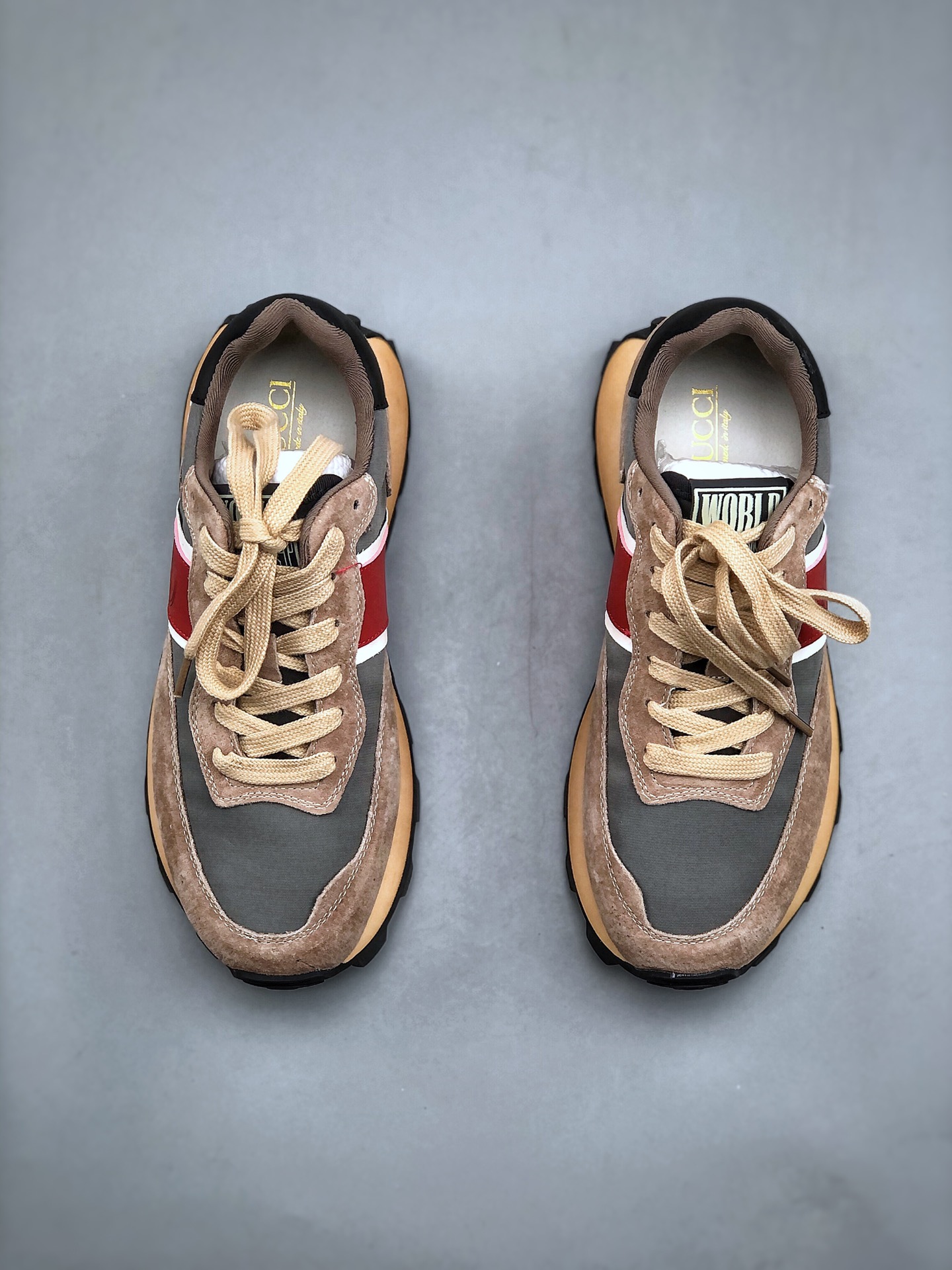 구찌 (Gucci) 리-모션 스니커즈 - 이미지 5