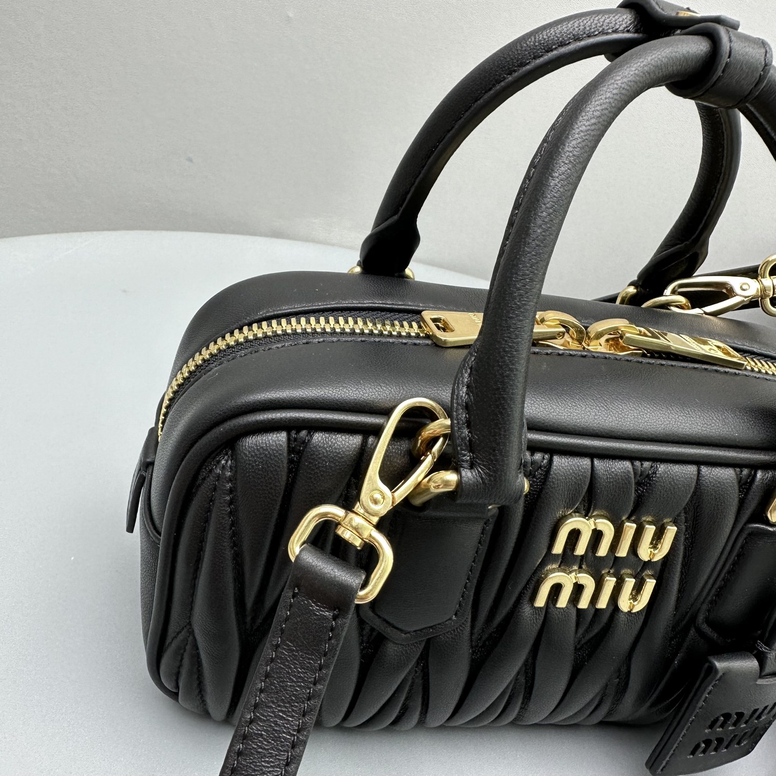 미우미우(Miu Miu) 아르카디 마테라쎄 - 이미지 5