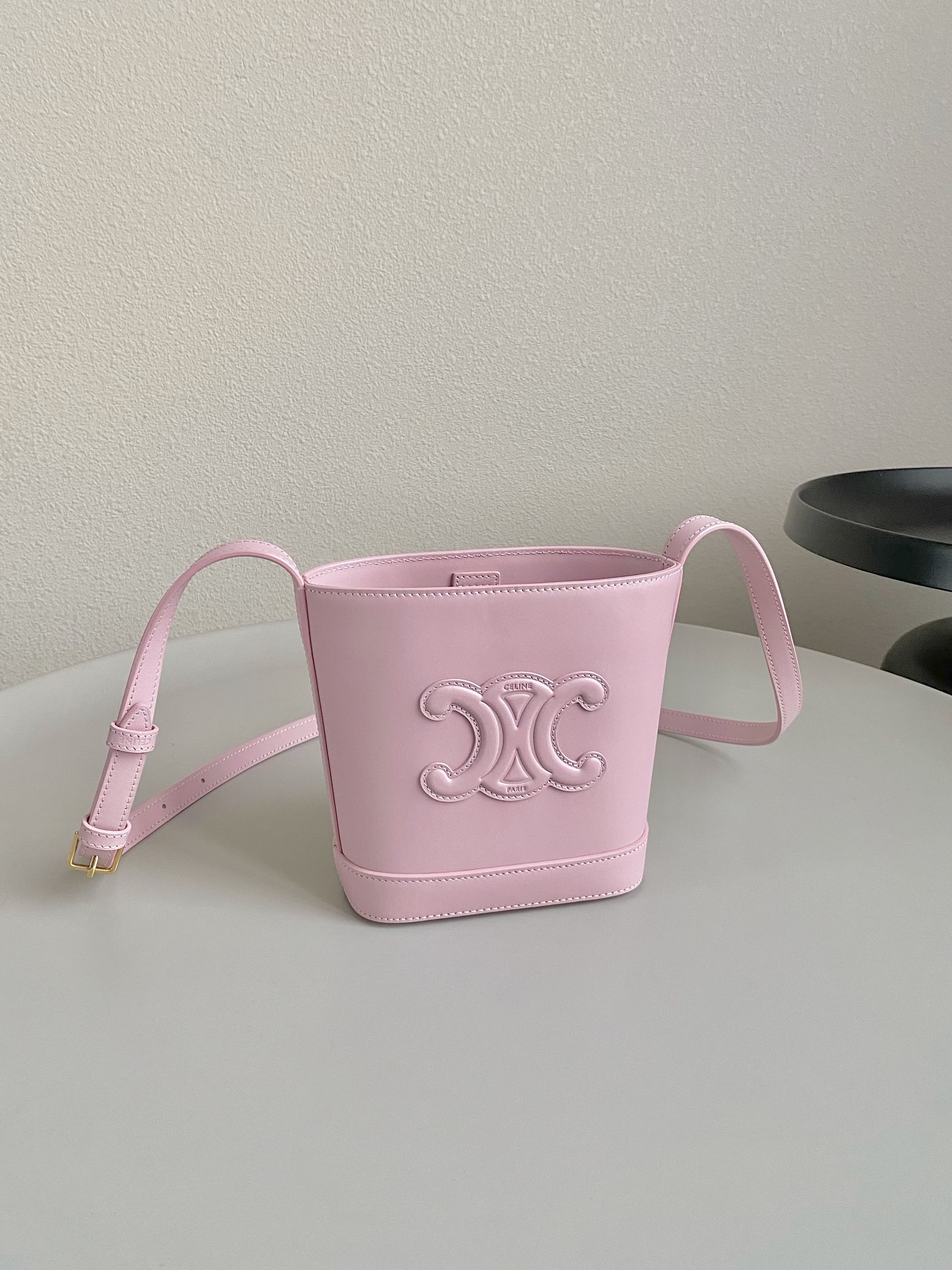 셀린느(CELINE) 퀴르 트리옹프 미니 버킷백 - 이미지 5