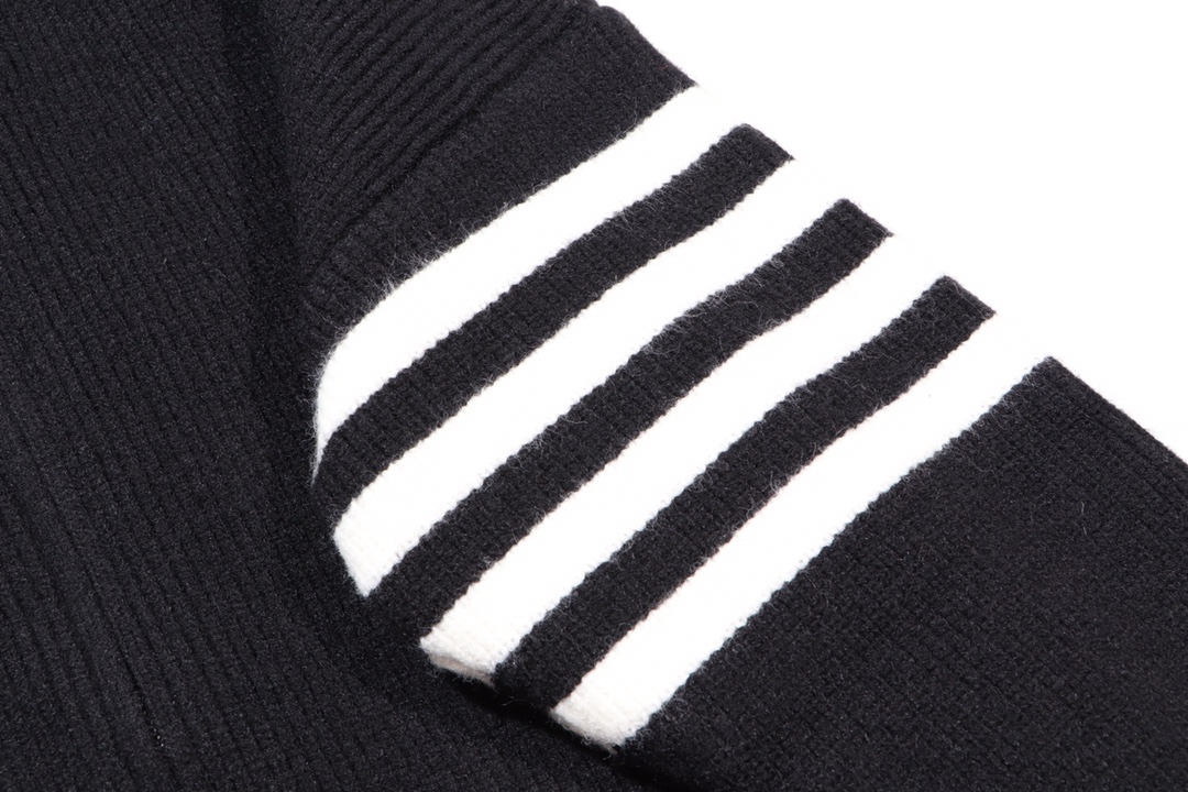 톰브라운(Thom Browne) 클래식 사선 스트라이프 집업 니트 가디건 - 이미지 5