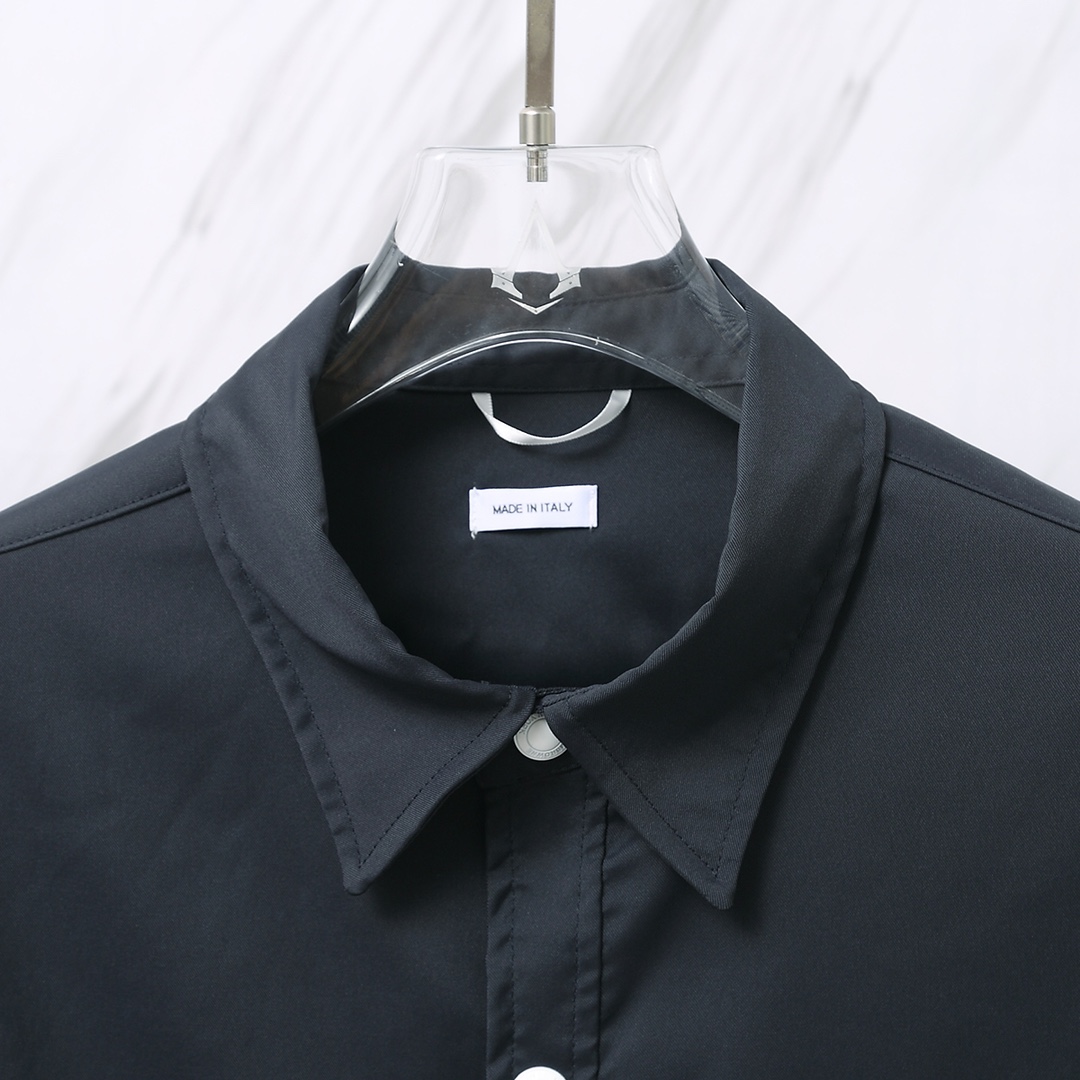 톰브라운(Thom Browne) 시그니처 사선 암밴드 캐주얼 셔츠 - 이미지 5