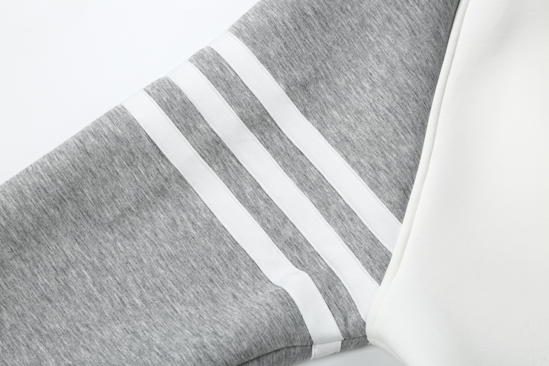 톰브라운(Thom Browne) 암밴드 배색 라그랑 후드 티셔츠 - 이미지 6