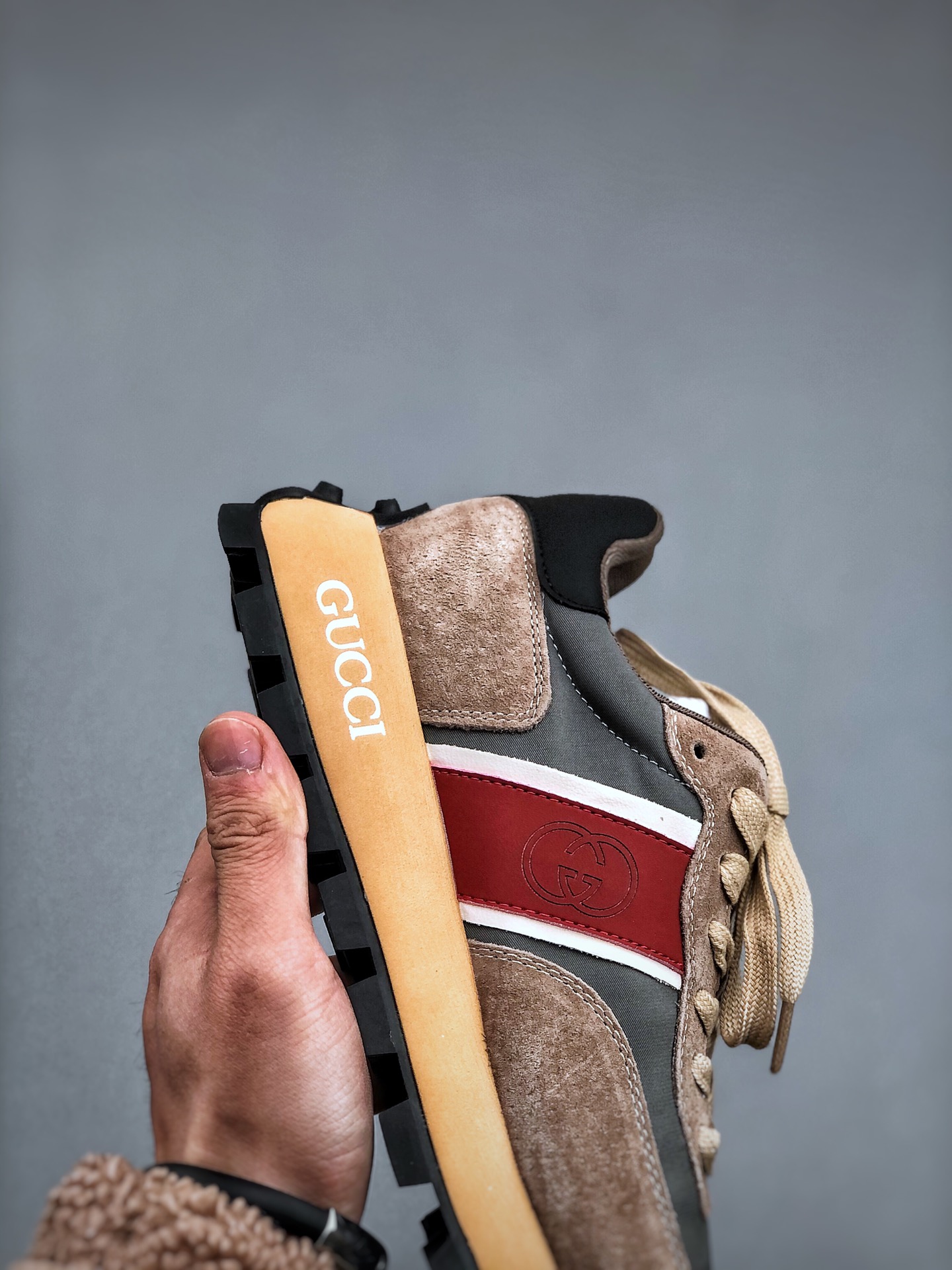 구찌 (Gucci) 리-모션 스니커즈 - 이미지 6