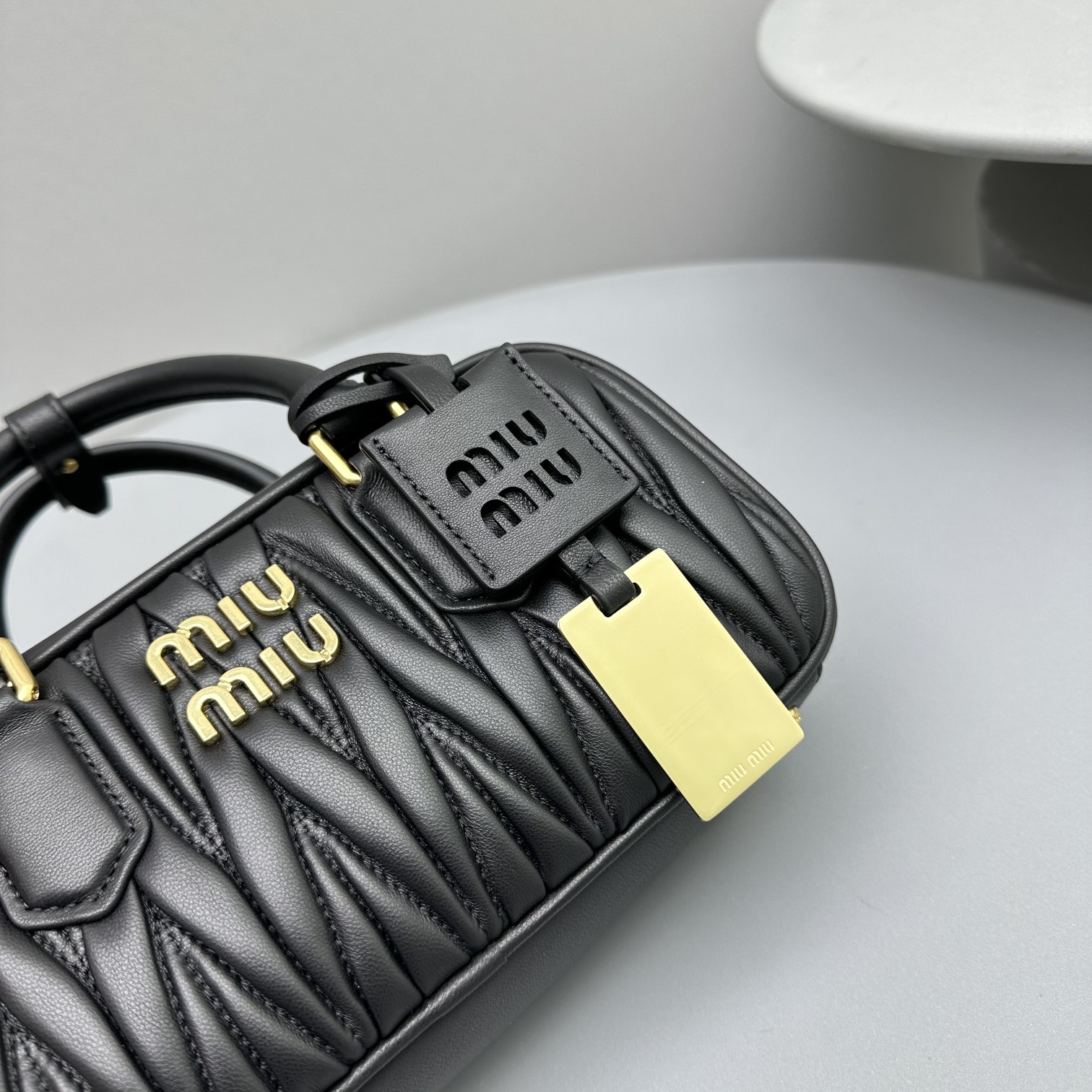 미우미우(Miu Miu) 아르카디 마테라쎄 - 이미지 6