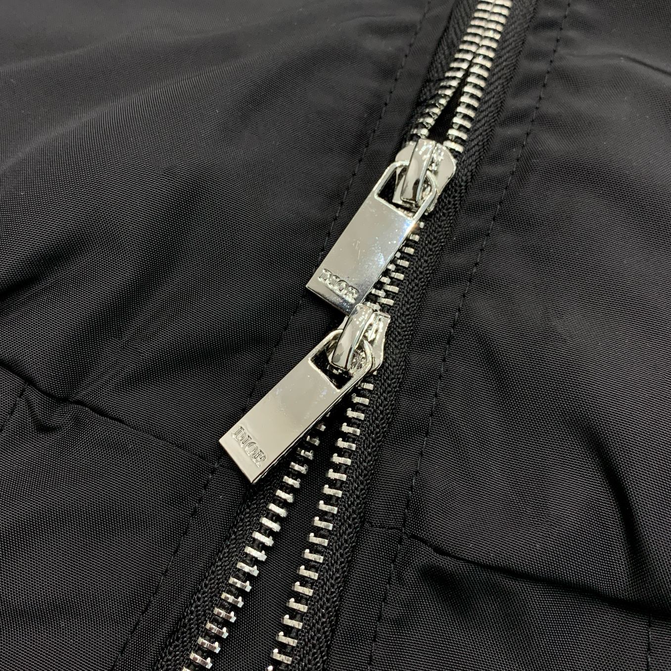 디올(Dior) 크리스찬 디올 꾸뛰르 봄버 자켓 - 이미지 8