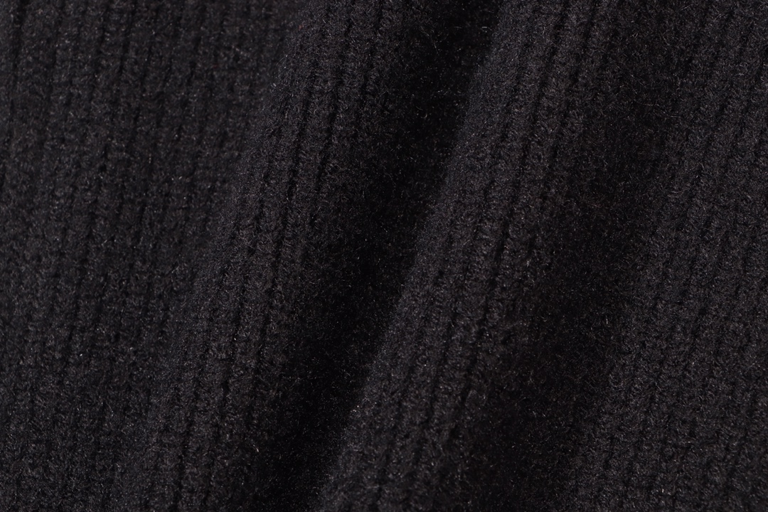 톰브라운(Thom Browne) 클래식 사선 스트라이프 집업 니트 가디건 - 이미지 4