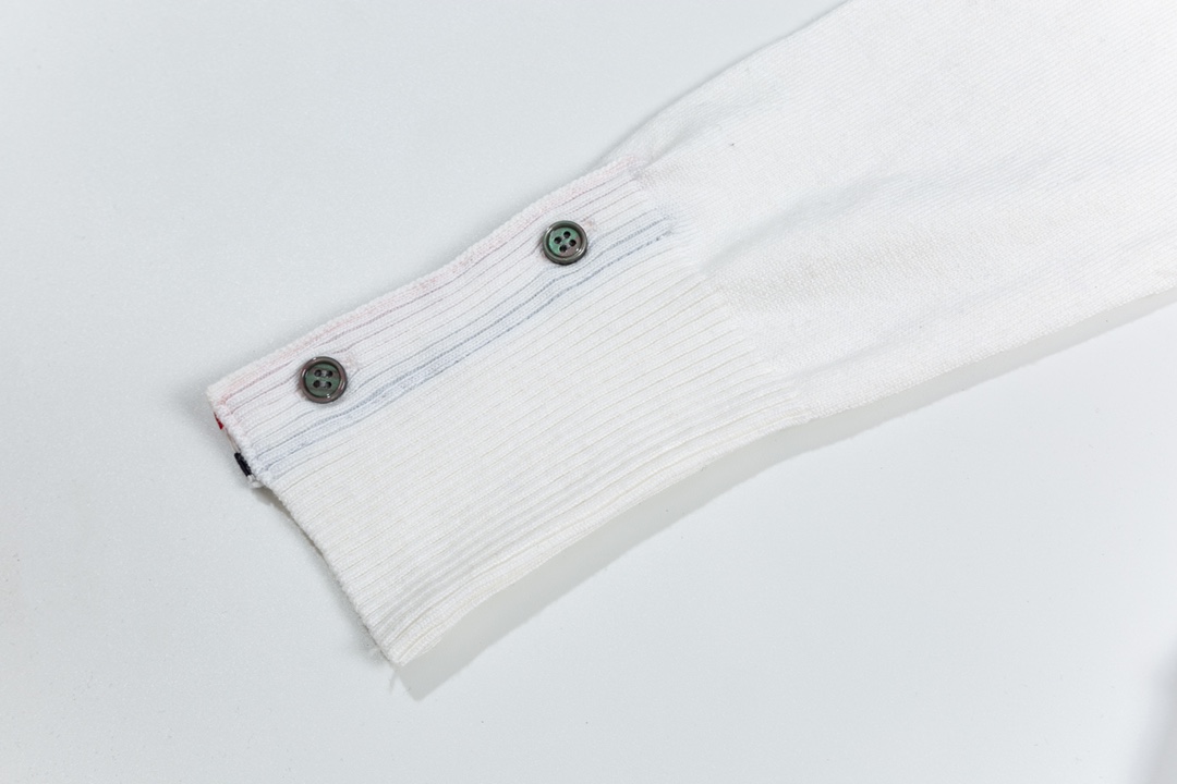 톰브라운(Thom Browne) 사선 암밴드 밀라노 스티치 터틀넥 니트 - 이미지 6