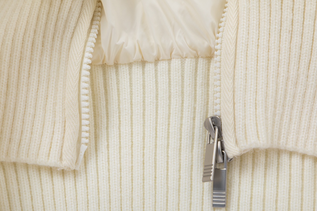 톰브라운(Thom Browne) 사선 리브 니트 슬리브 다운 필 후드 자켓 - 이미지 6