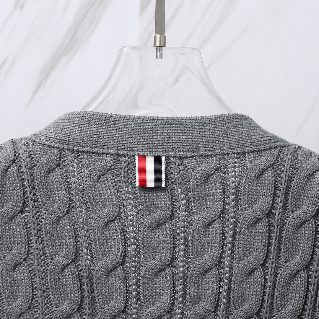톰브라운(Thom Browne) 클래식 사선 케이블 니트 가디건 그레이 - 이미지 6