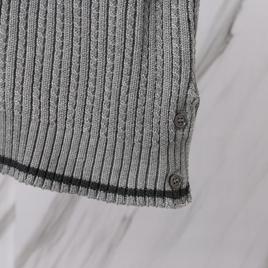 톰브라운(Thom Browne) 클래식 사선 숏 가디건 (여성용) 그레이 - 이미지 6