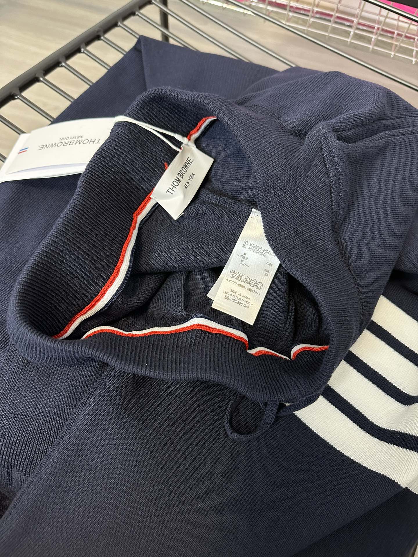 톰브라운(Thom Browne) 사선 암밴드 루프백 코튼 트레이닝 조거 팬츠 - 이미지 8