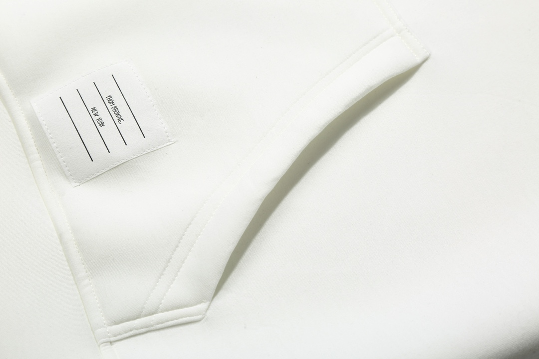 톰브라운(Thom Browne) 암밴드 배색 라그랑 후드 티셔츠 - 이미지 7