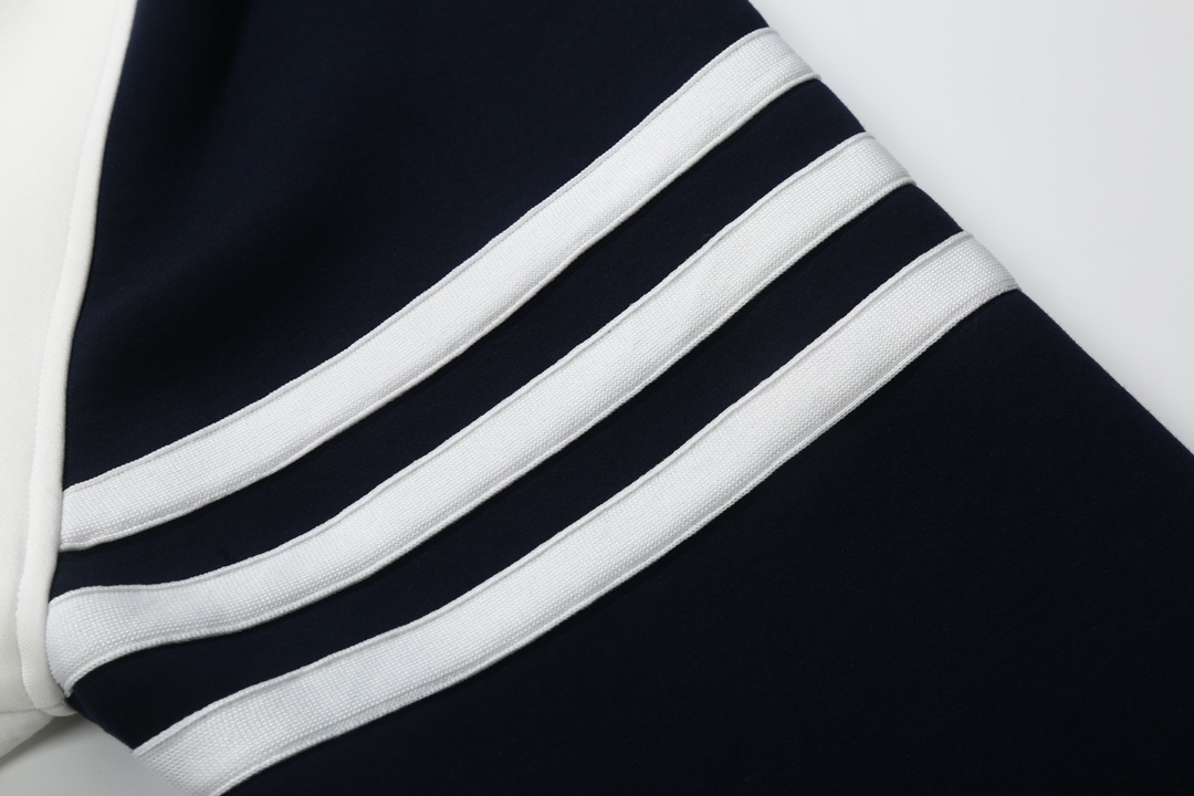 톰브라운(Thom Browne) 암밴드 배색 라그랑 후드 티셔츠 - 이미지 7