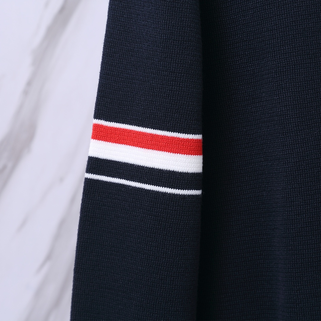 톰브라운(Thom Browne) 스타일 삼색 라인 암밴드 크루넥 니트 네이비 - 이미지 6