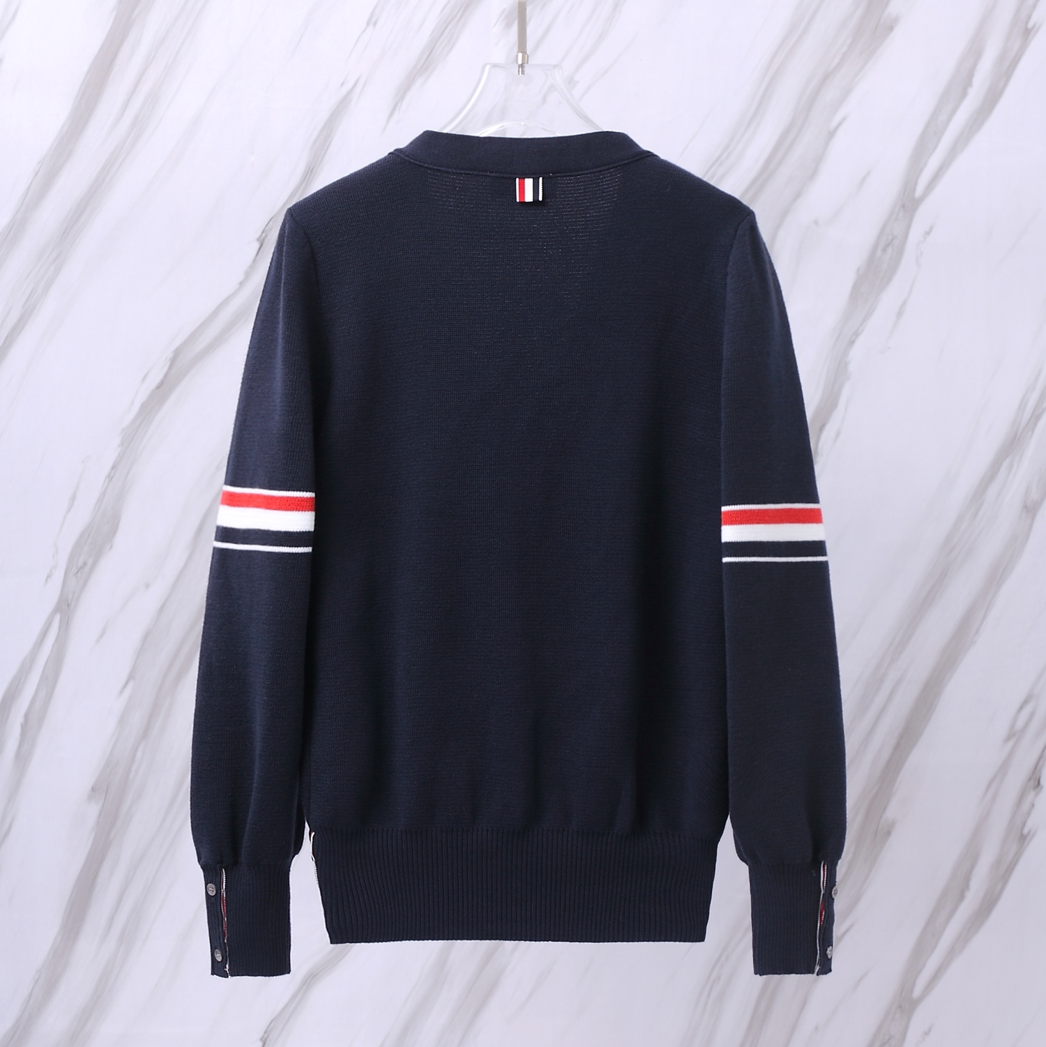 톰브라운(Thom Browne) 클래식 사선 암밴드 가디건 - 이미지 7