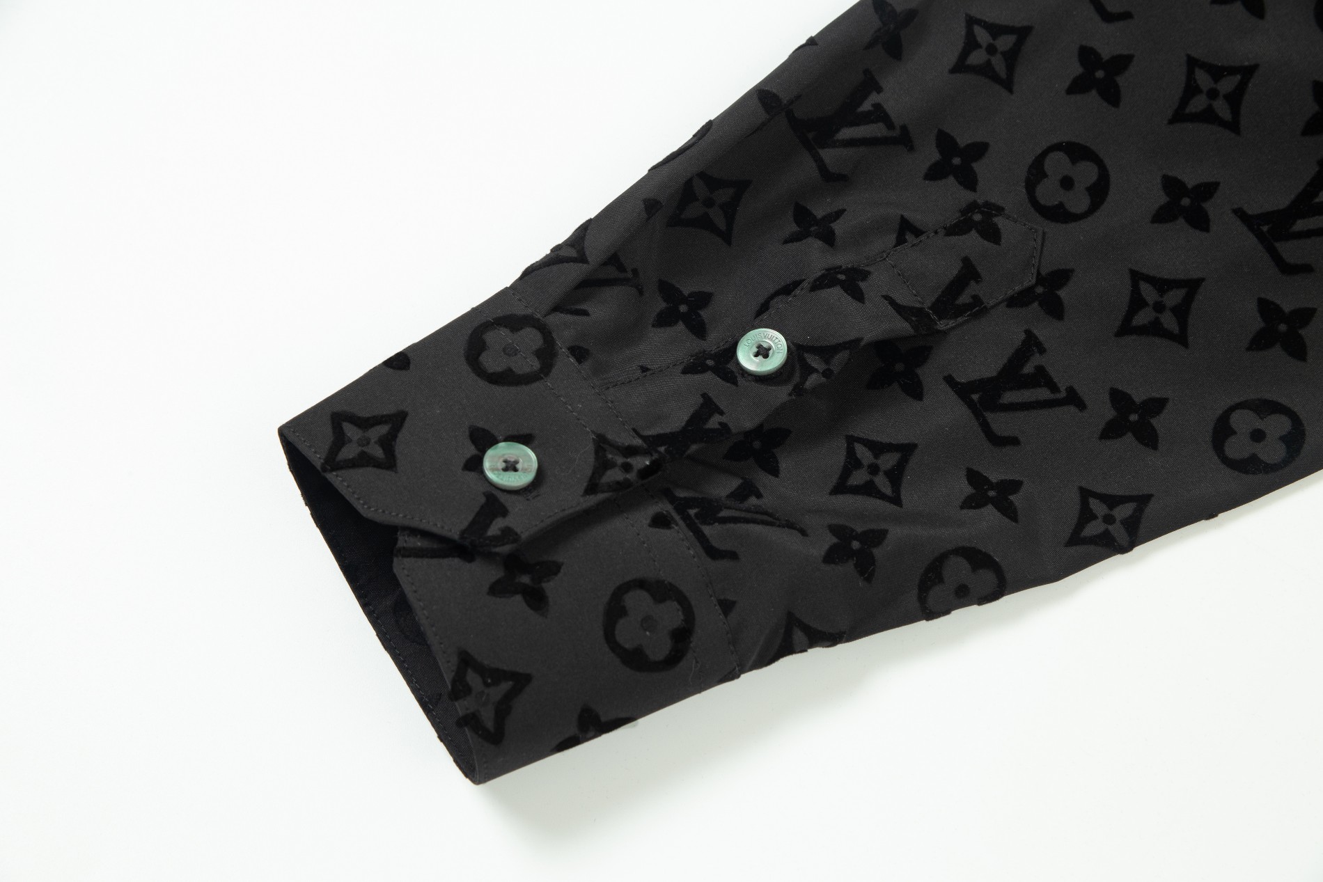 루이비통 (Louis Vuitton)플록 모노그램 클래식 셔츠 - 이미지 7