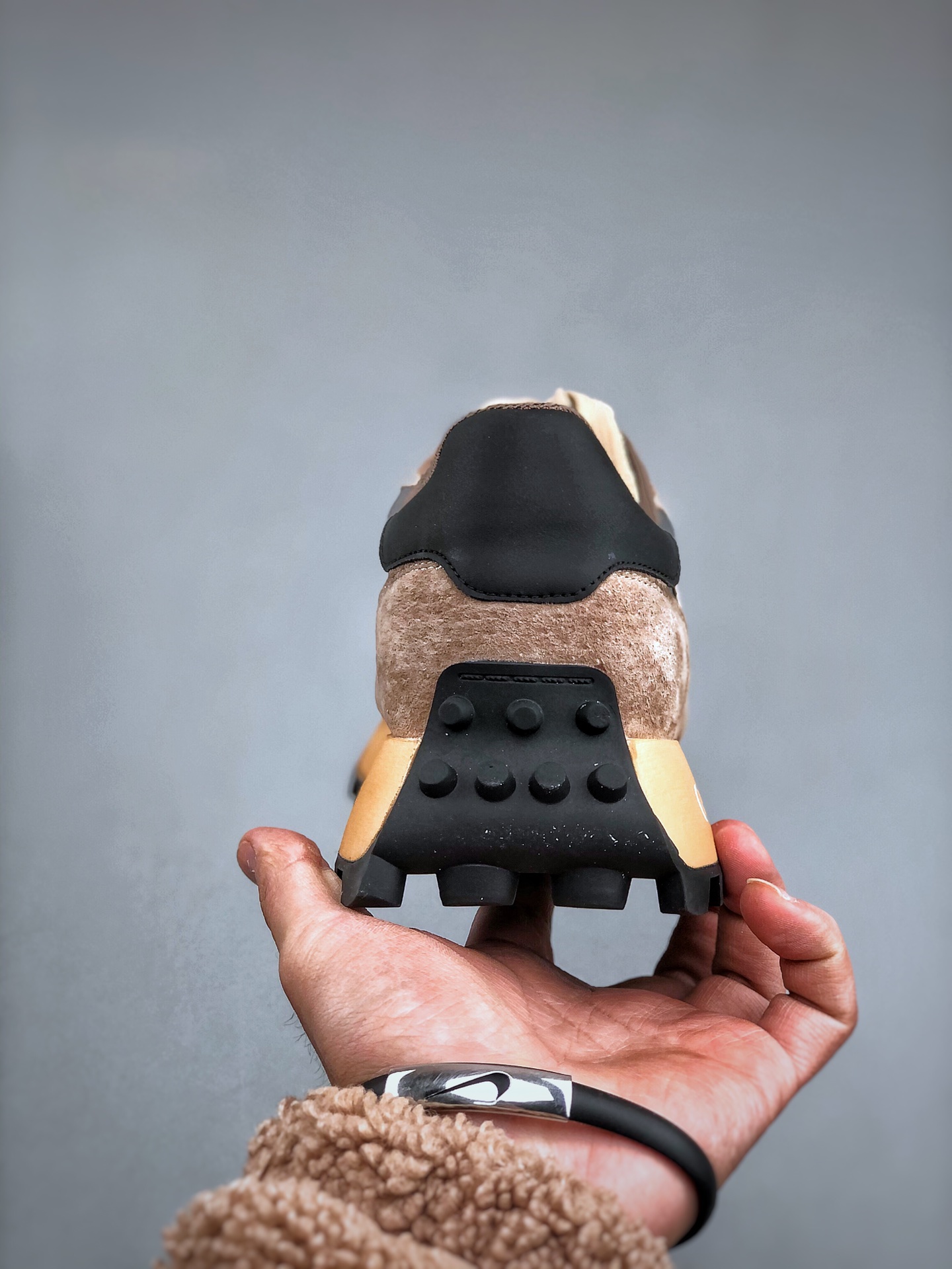 구찌 (Gucci) 리-모션 스니커즈 - 이미지 7