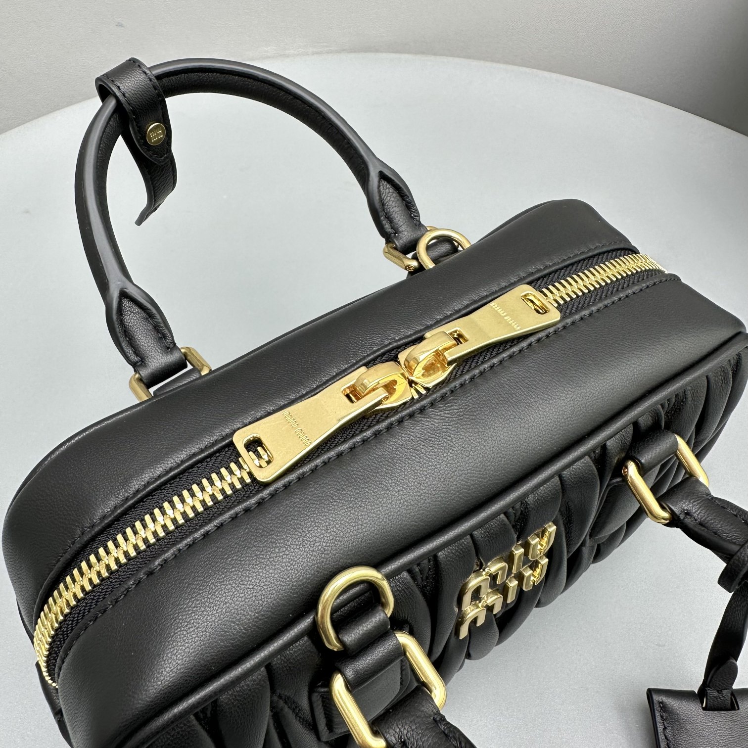 미우미우(Miu Miu) 아르카디 마테라쎄 - 이미지 7