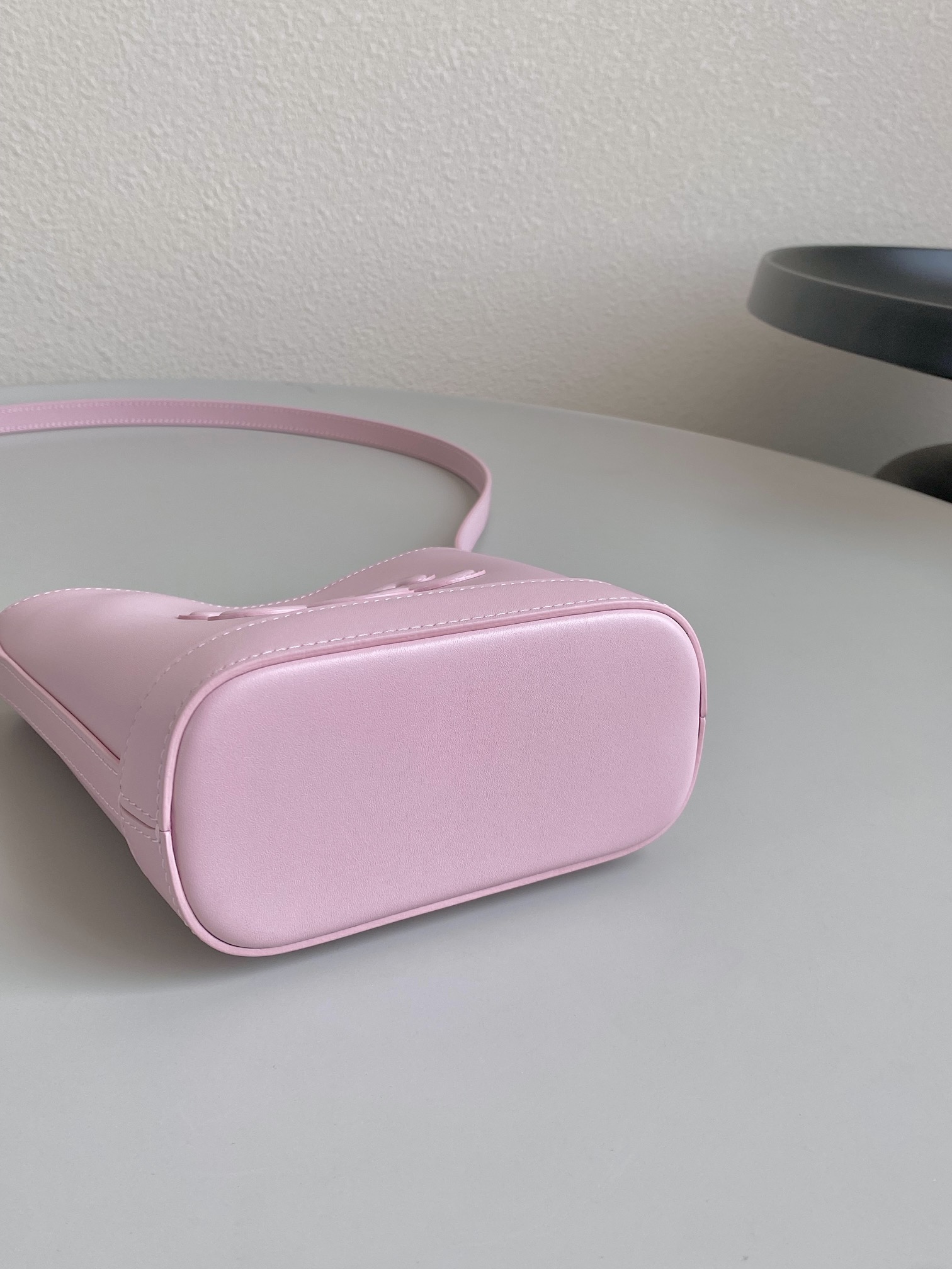 셀린느(CELINE) 퀴르 트리옹프 미니 버킷백 - 이미지 7