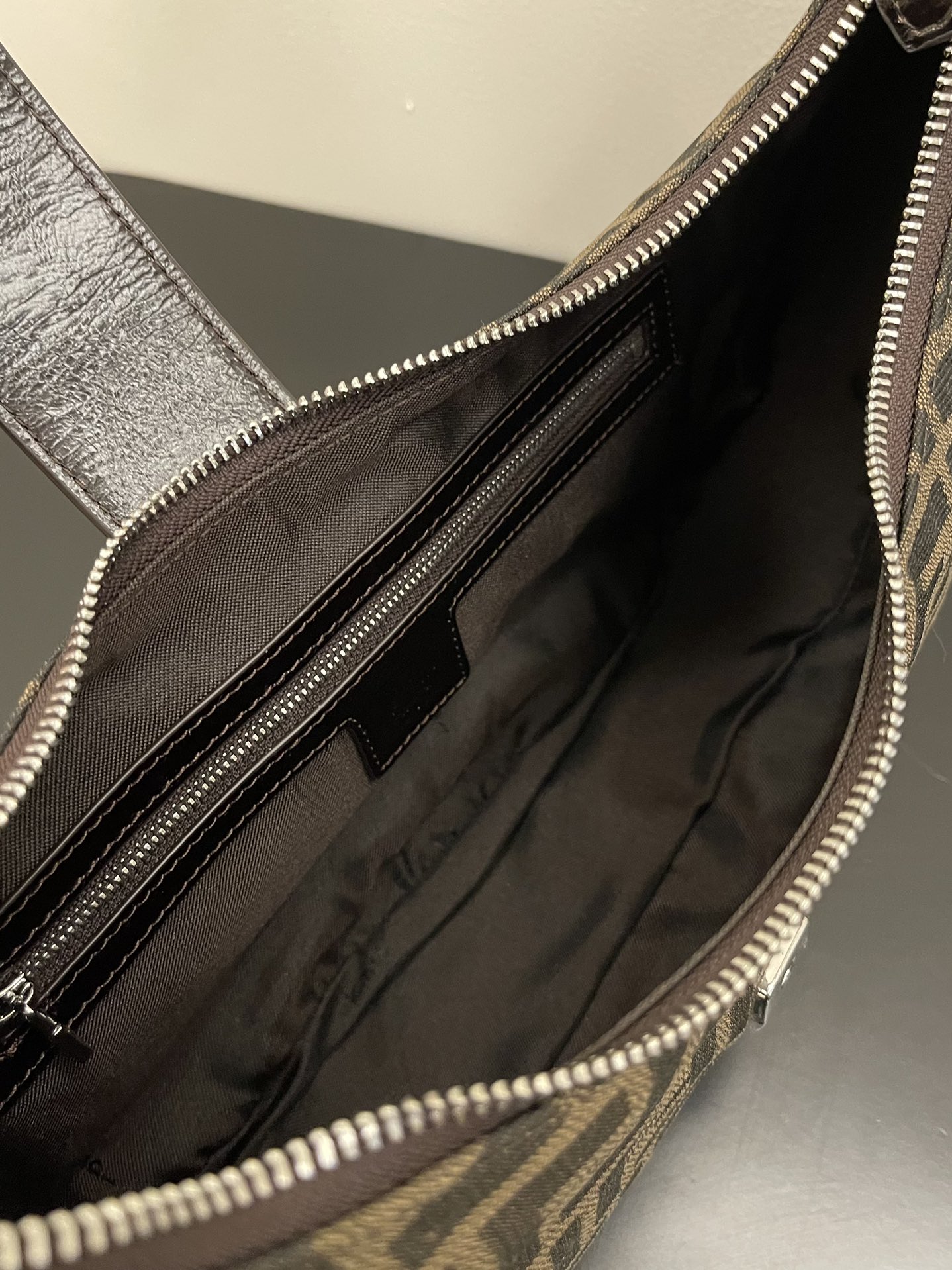 펜디(FENDI) 주카 캔버스 호보백 - 이미지 7