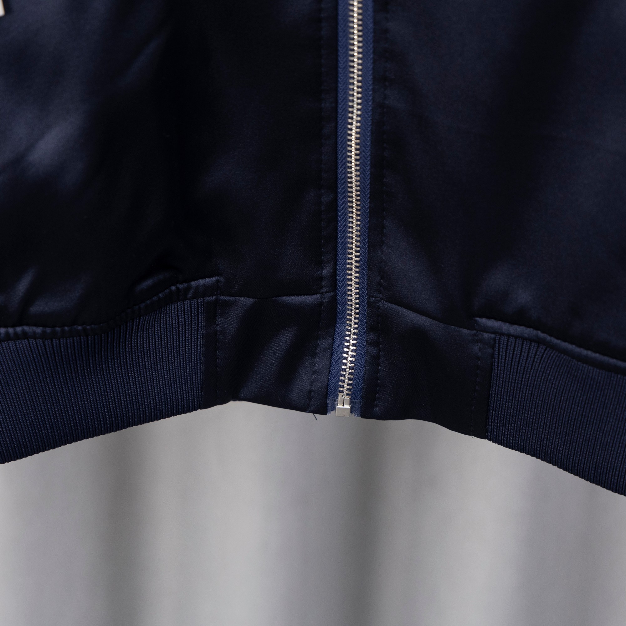 지방시(GIVENCHY) 파리스 로고 자수 봄버 자켓 - 이미지 8