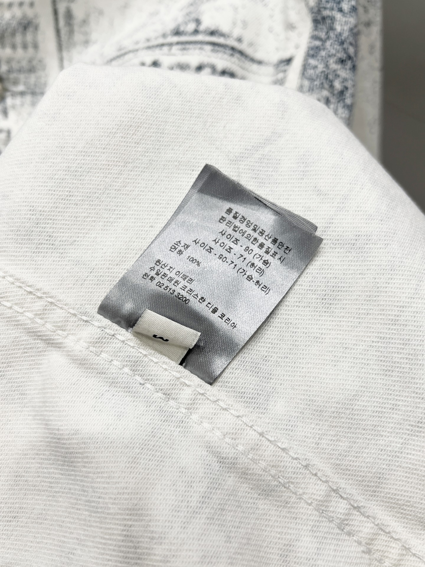 디올(Dior) 트롱프뢰유 데님 프린트 오버셔츠 - 이미지 8