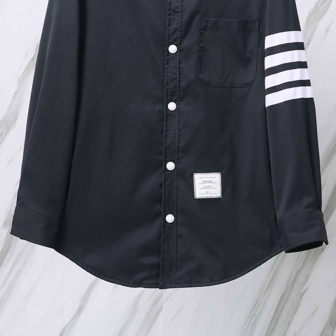 톰브라운(Thom Browne) 시그니처 사선 암밴드 캐주얼 셔츠 - 이미지 7