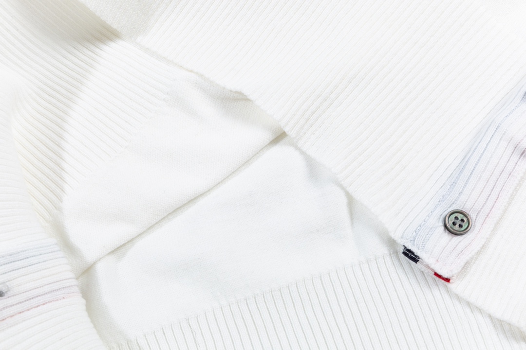 톰브라운(Thom Browne) 사선 암밴드 밀라노 스티치 터틀넥 니트 - 이미지 7