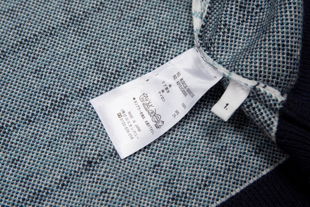 톰브라운(Thom Browne) 사선 암밴드 라이트 체크 배색 니트 가디건 - 이미지 7