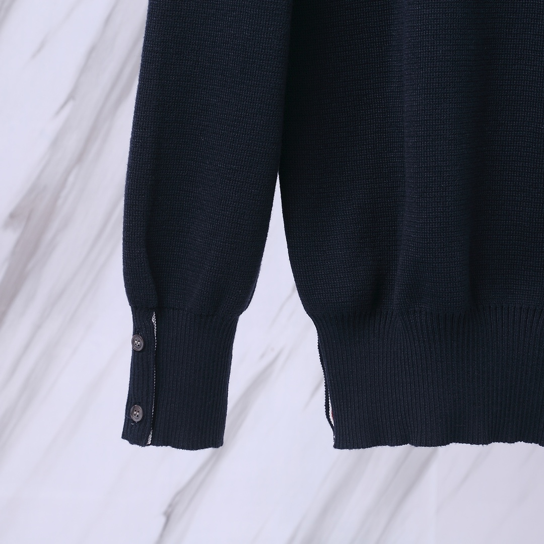 톰브라운(Thom Browne) 스타일 삼색 라인 암밴드 크루넥 니트 네이비 - 이미지 7