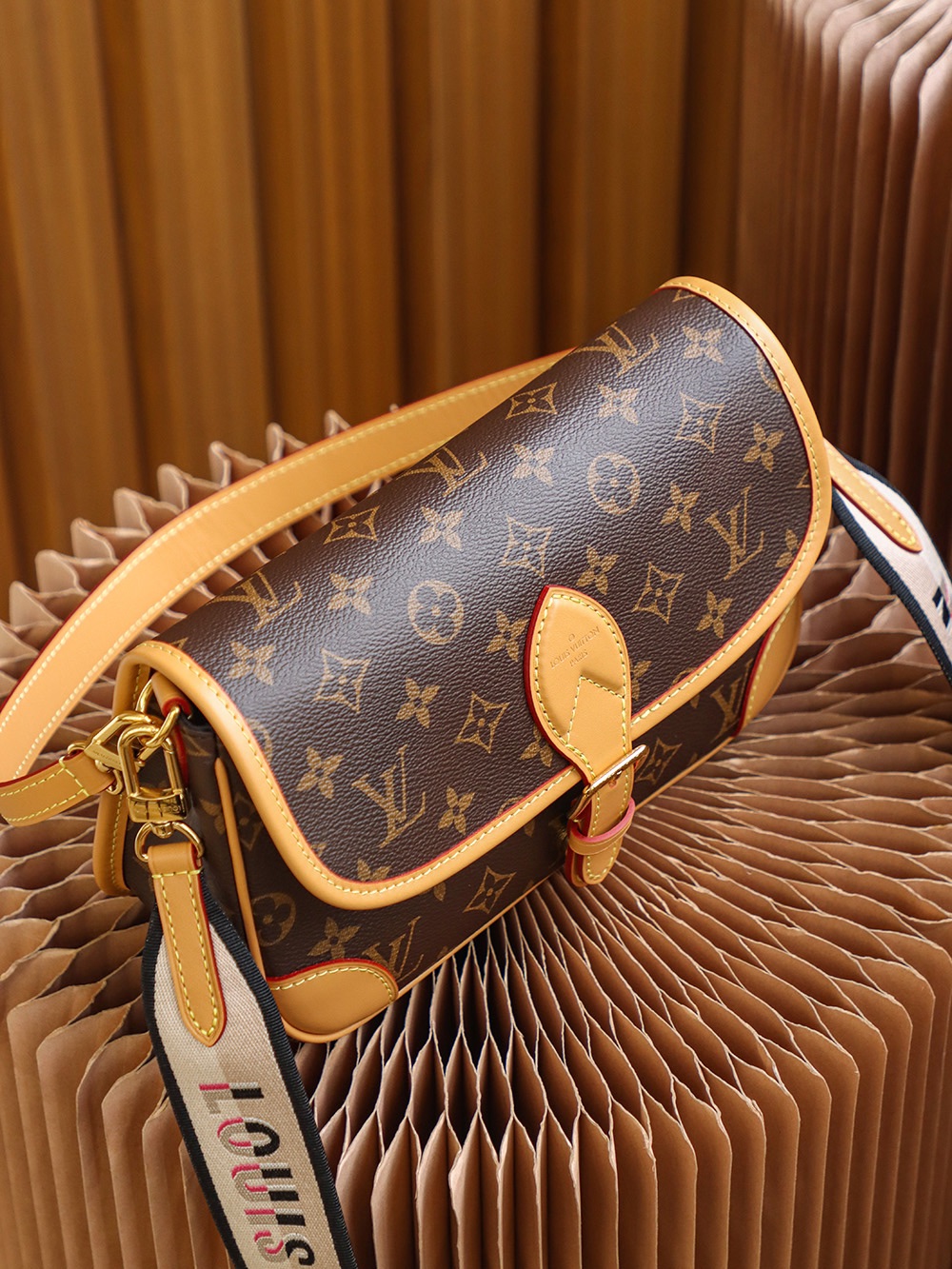 루이비통 (Louis Vuitton) 다이앤 모노그램 핸드백 - 이미지 8