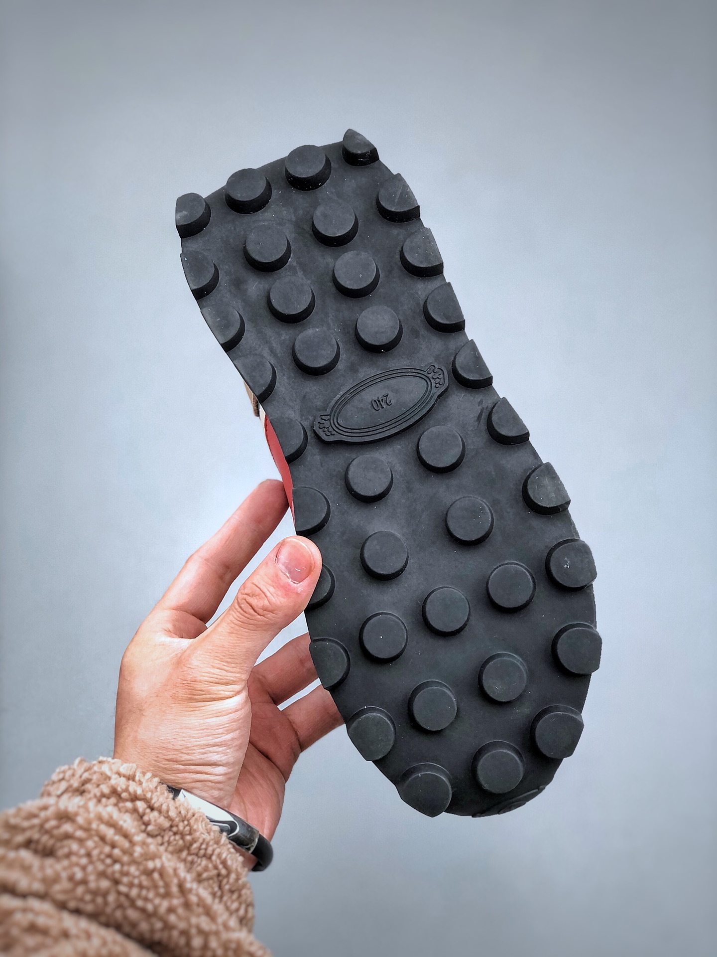 구찌 (Gucci) 리-모션 스니커즈 - 이미지 8