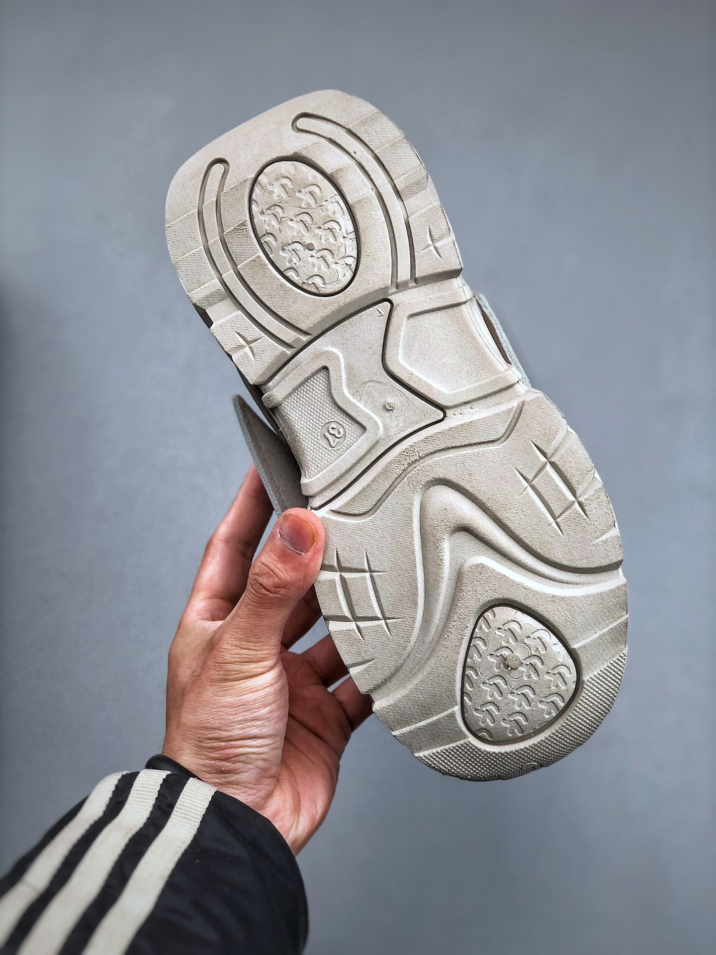 발렌시아가 (Balenciaga)트랙 시그니처 스니커즈 - 이미지 8