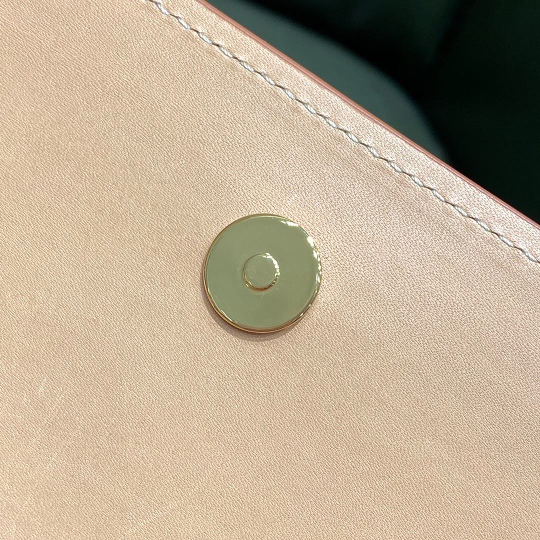 생로랑(Saint Laurent)의 카이아 사첼백 세로형 디자인 - 이미지 8