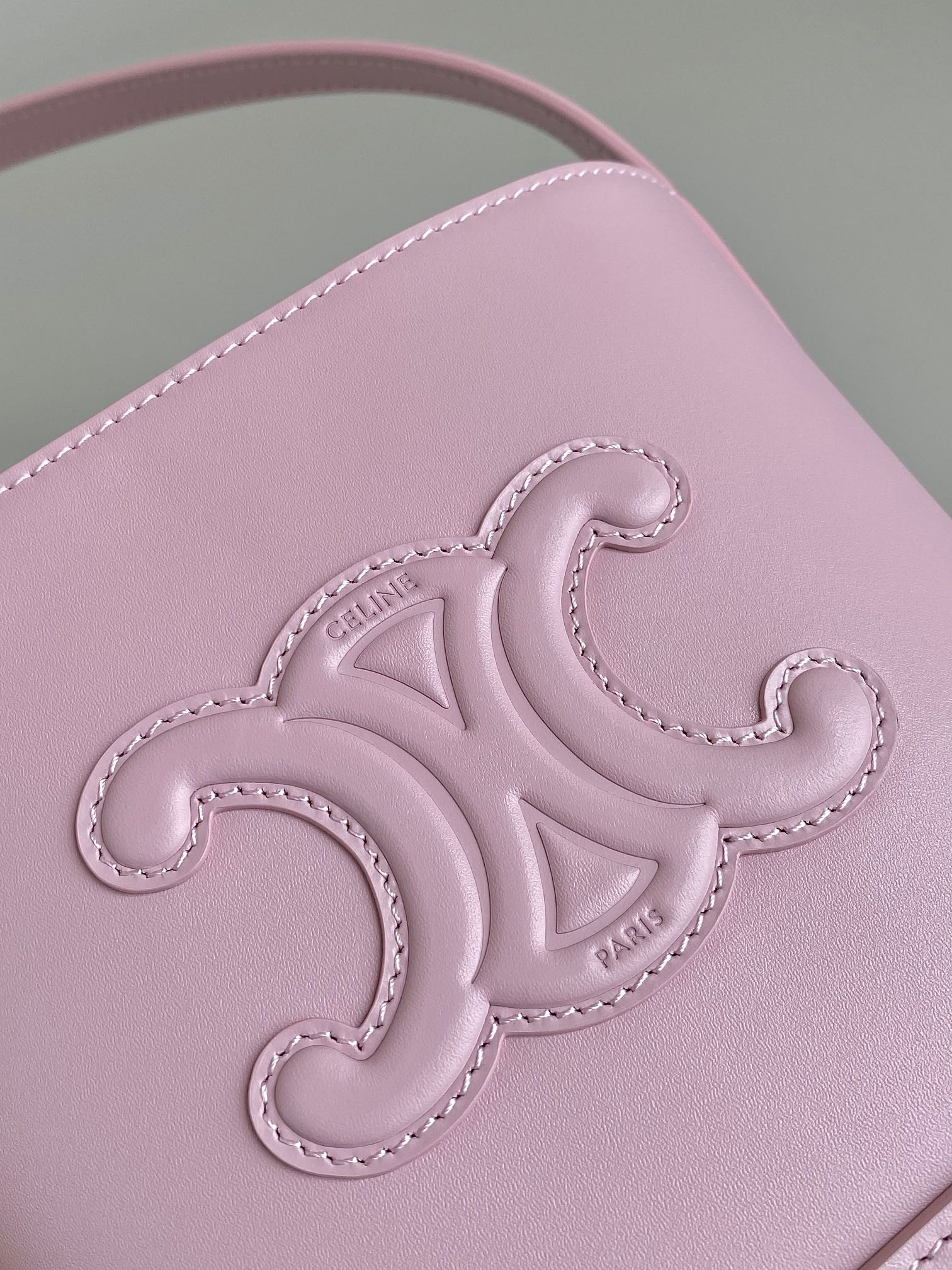 셀린느(CELINE) 퀴르 트리옹프 미니 버킷백 - 이미지 8