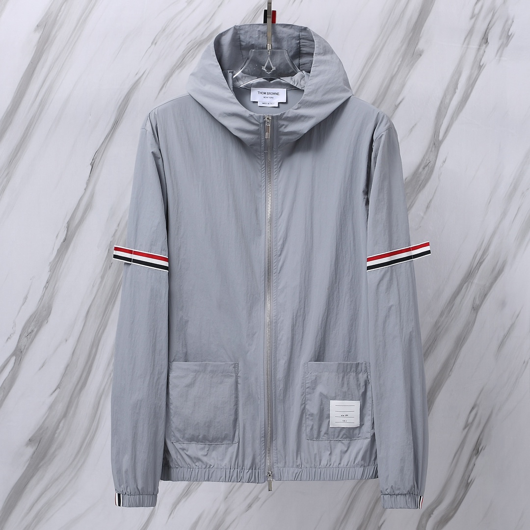 톰브라운(Thom Browne) RWB 스트라이프 암밴드 후드 윈드브레이커 - 이미지 6