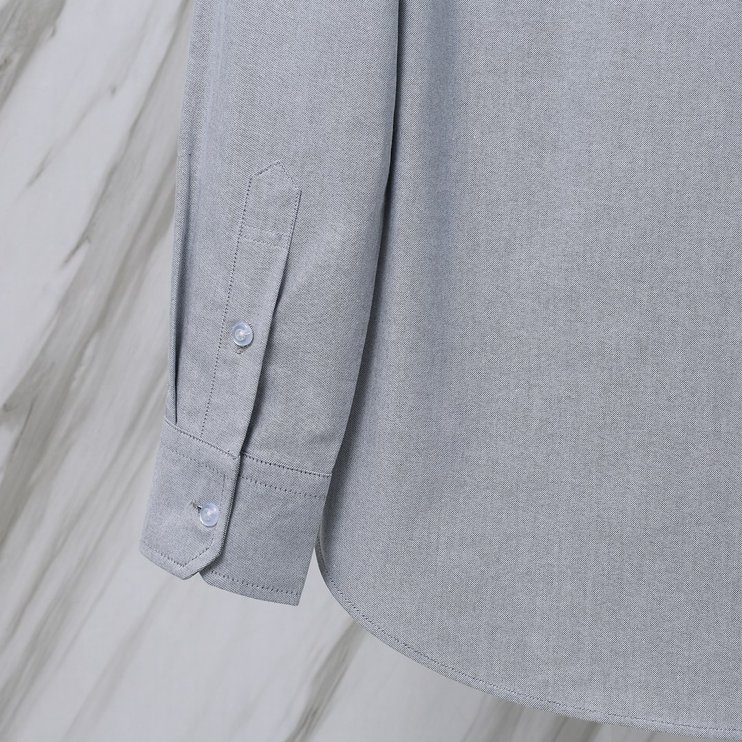 톰브라운(Thom Browne) 시그니처 암밴드 옥스퍼드 버튼다운 셔츠 - 이미지 8