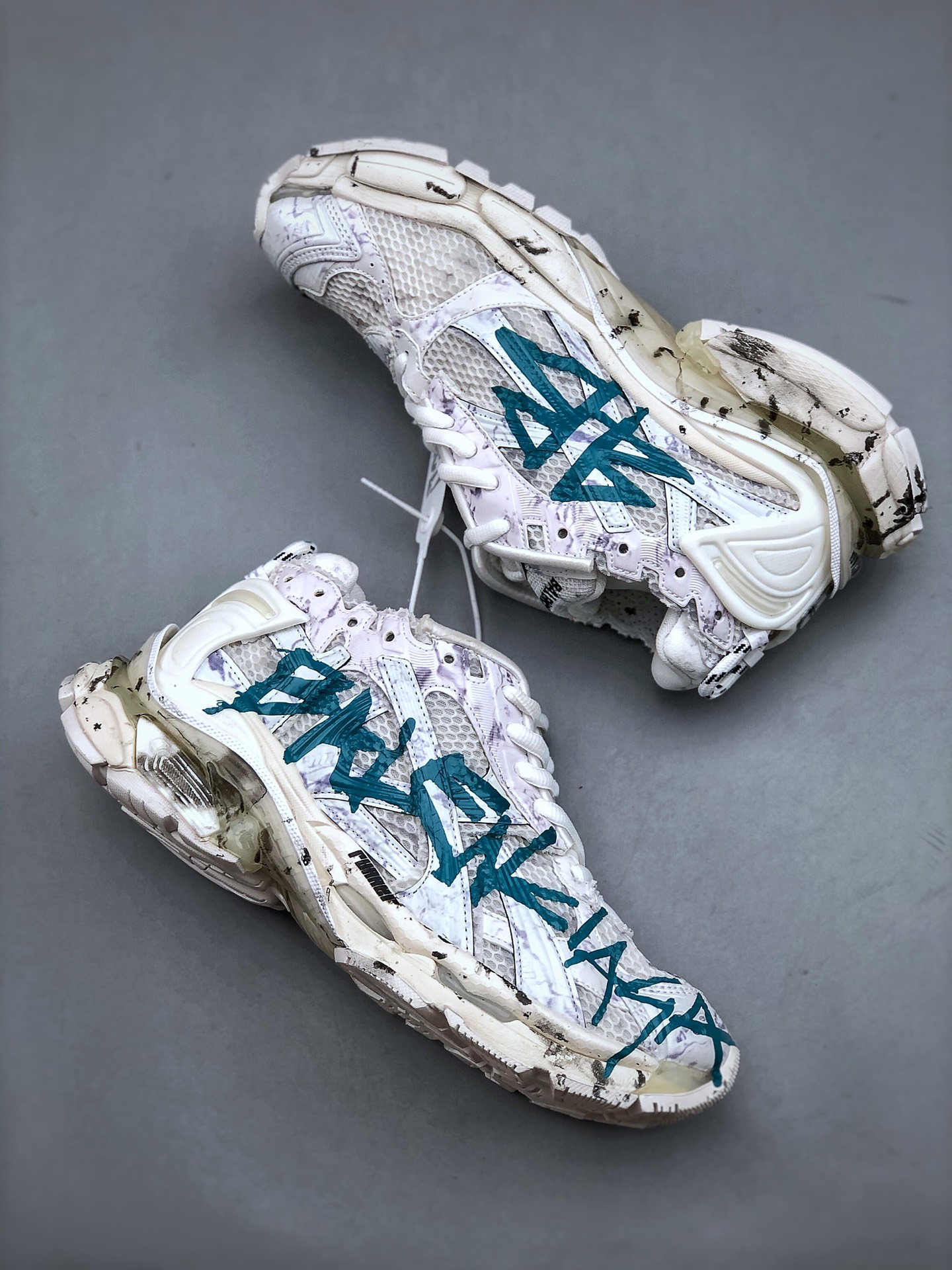 발렌시아가(Balenciaga) 러너 그래피티 스니커즈 - 이미지 9