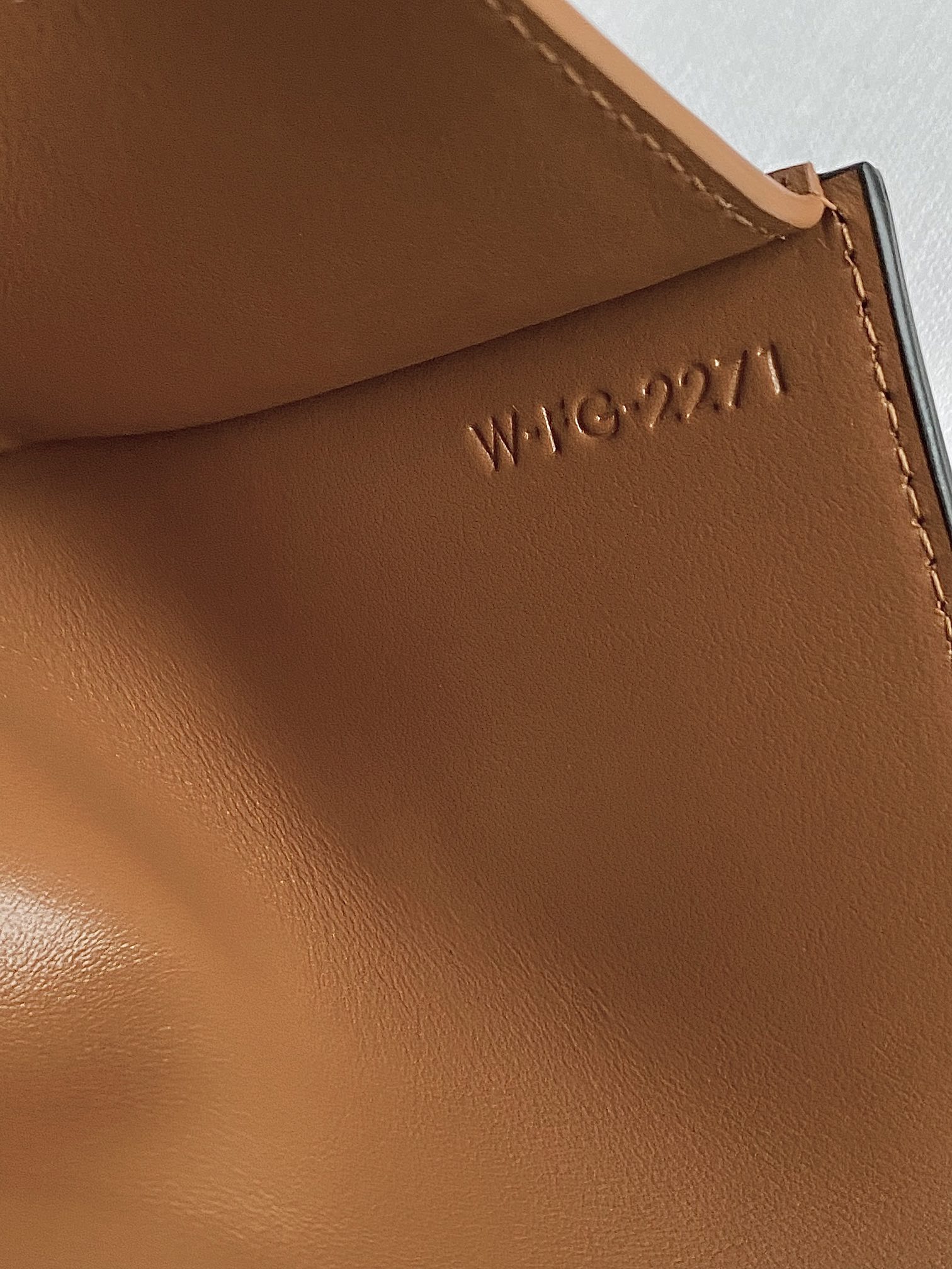 셀린느(CELINE) 트리옹프 동전 컴팩트 지갑 - 이미지 9