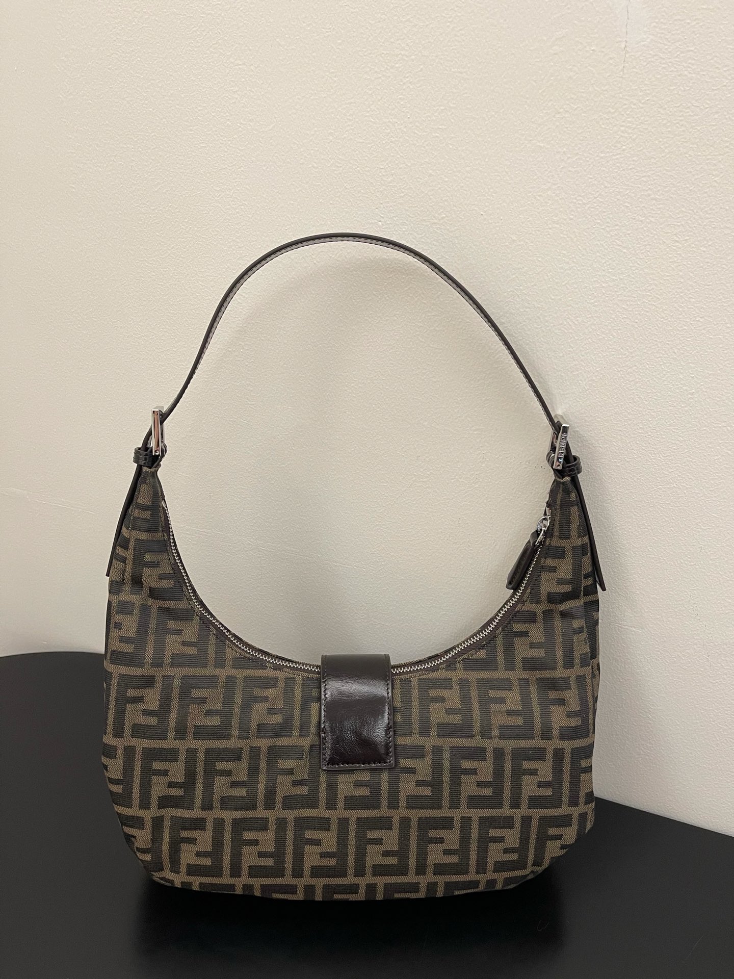 펜디(FENDI) 주카 캔버스 호보백 - 이미지 9