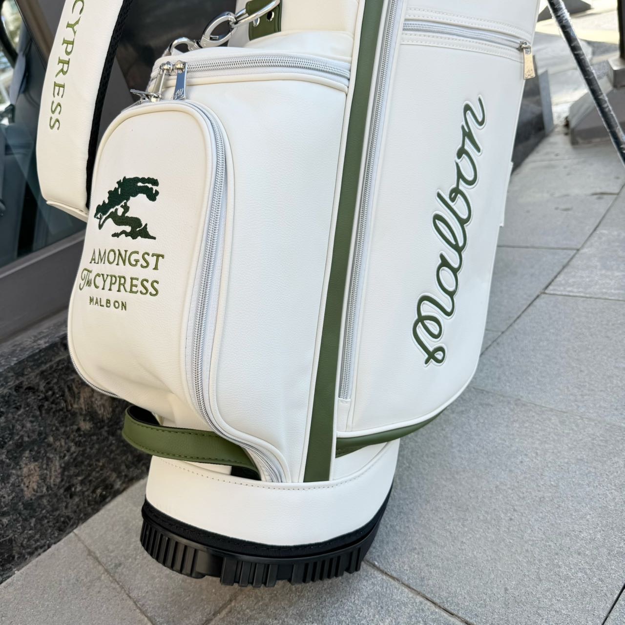 말본(Malbon) x AMC 어몽스트 더 사이프러스 스탠드백 - 이미지 9