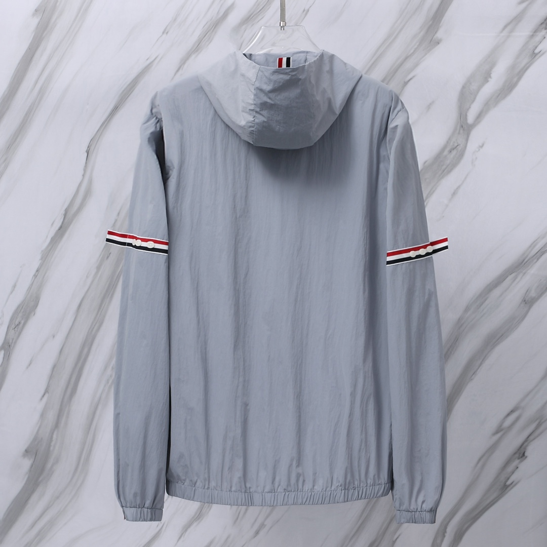 톰브라운(Thom Browne) RWB 스트라이프 암밴드 후드 윈드브레이커 - 이미지 7