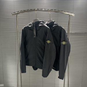 스톤아일랜드(STONE ISLAND) 테크니컬 후드 윈드브레이커
