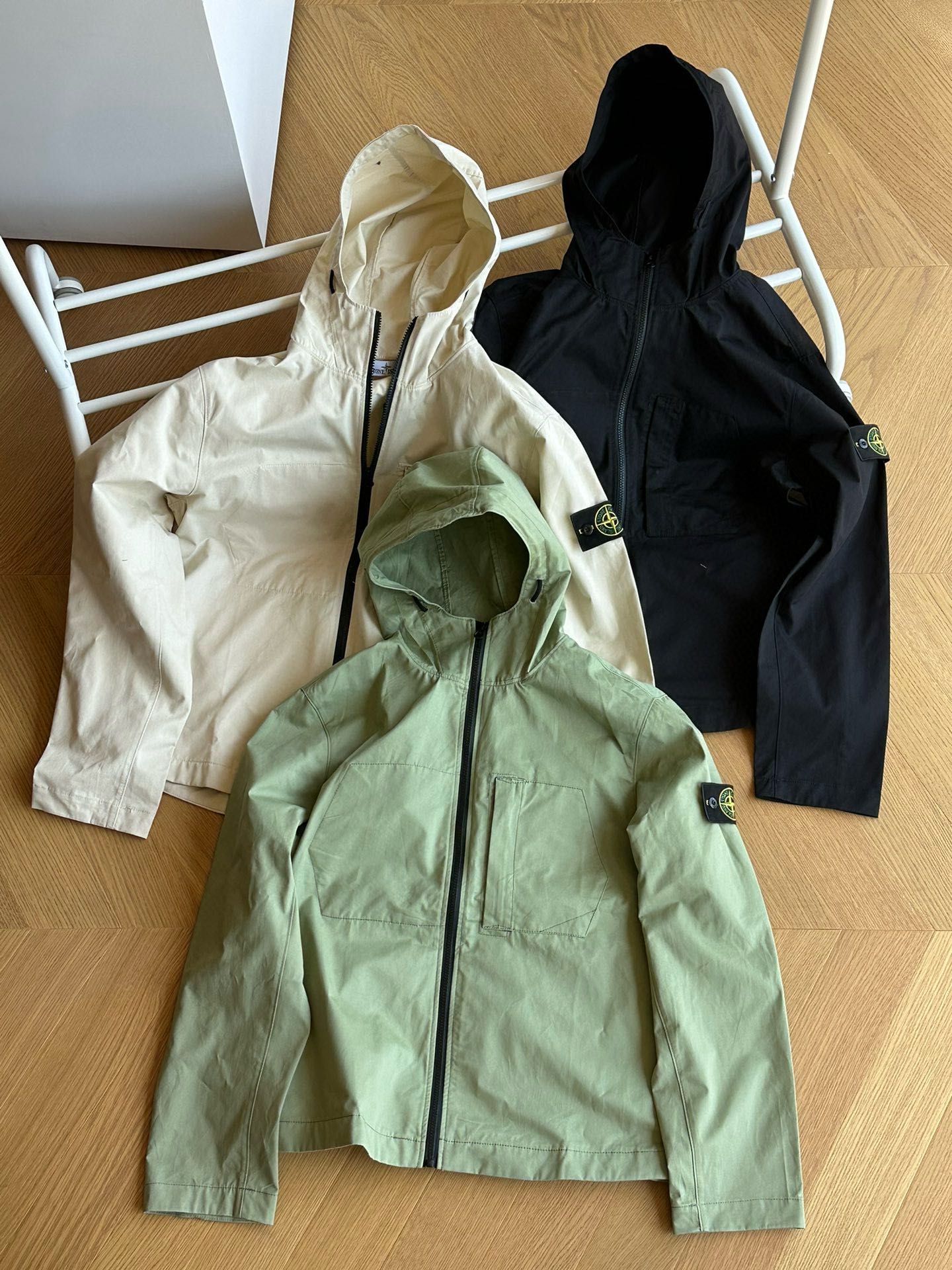 스톤아일랜드(STONE ISLAND) 후드 크링클 랩스 나일론 자켓