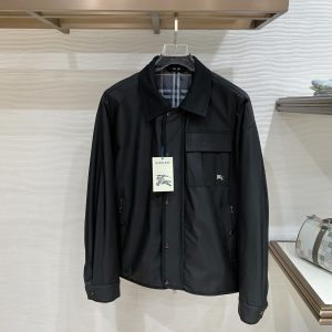 버버리(Burberry) 엠블럼 패치 체크 라이닝 칼라 자켓