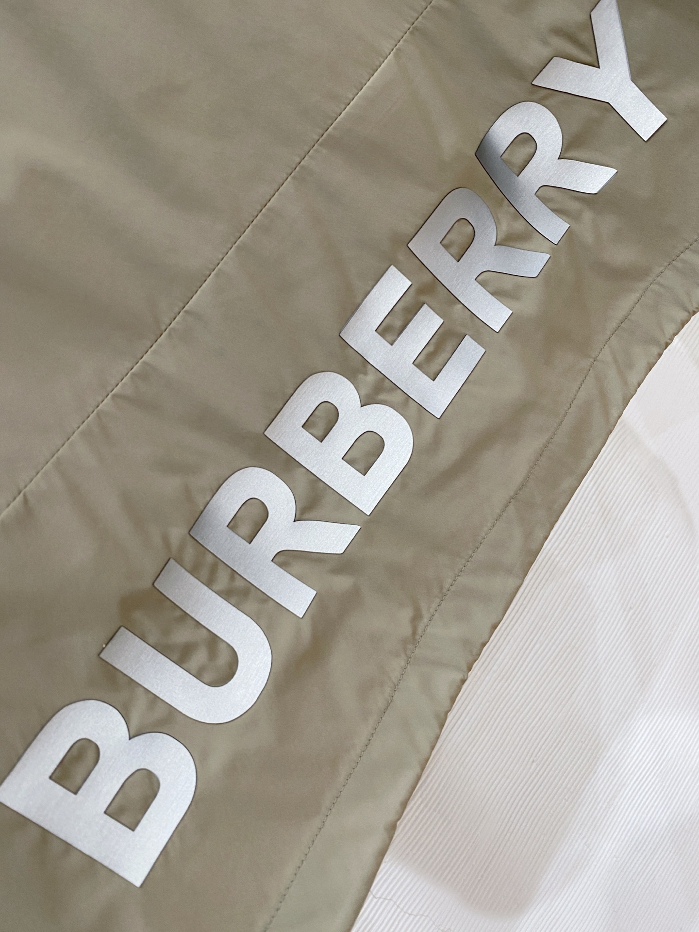 버버리(Burberry) 로고 패치 체크 라이닝 후드 자켓 - 이미지 17